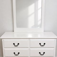 white Dressing Table