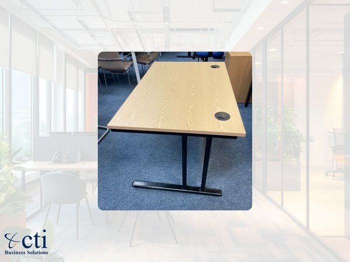 5 X 1200mm Oak Office Desks - Grade A