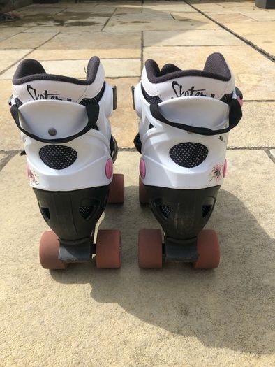 Roller skates adjustable size