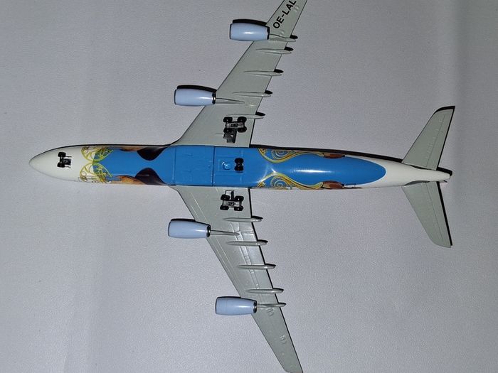 Dragon Wings 1:400 Austrian Airlines A340-300 Philharmoniker 55888-03