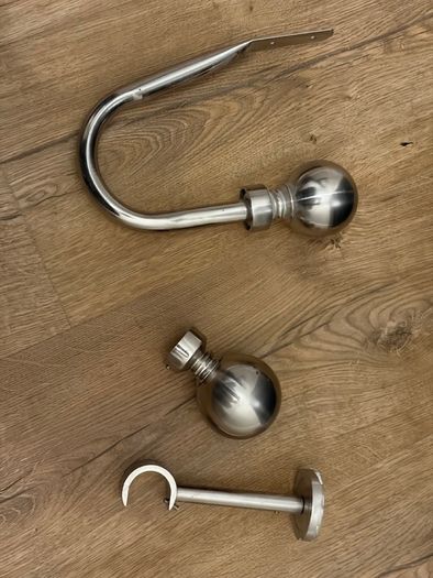 Silver curtains with extensible curtain pole