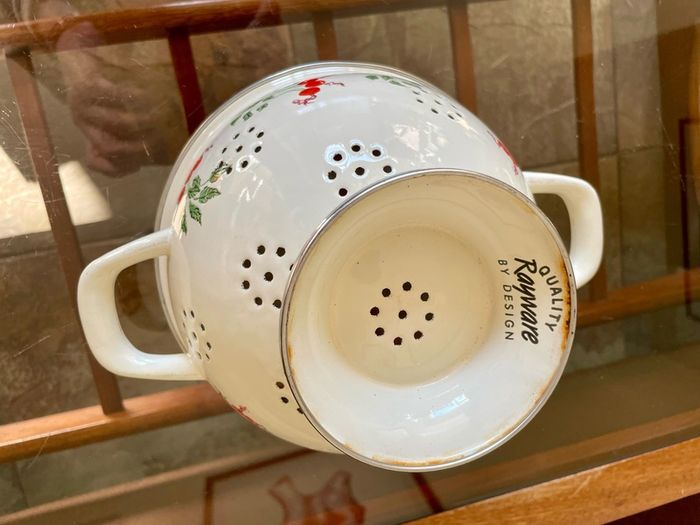 Vintage Pretty Rayware Metal Kitchen Sieve Enamelware Drainer