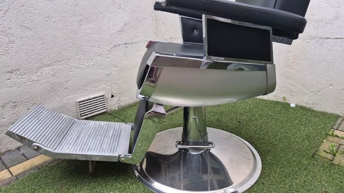 Barber chair