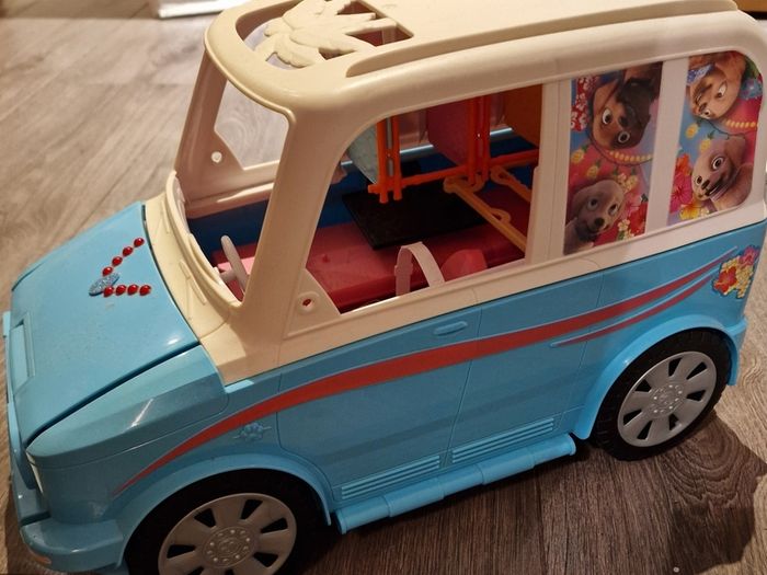 Barbie puppy van