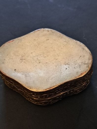 Chinese porcelain pill box