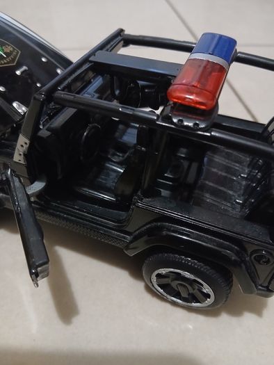Police Jeep Toy Car - 1:32 Die-Cast Metal
