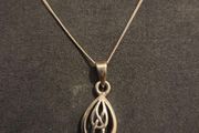 925 Sterling Silver Celtic Knot Necklace