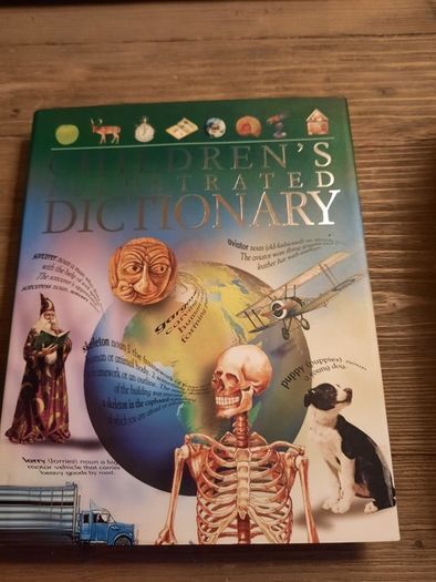Illustrated Childrens Dictionary Hardback
