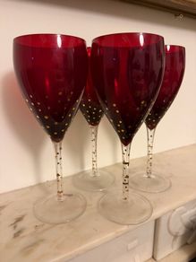 4 Red wine glasses