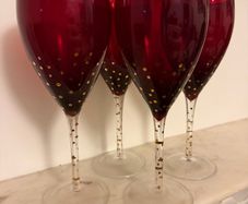 4 Red wine glasses