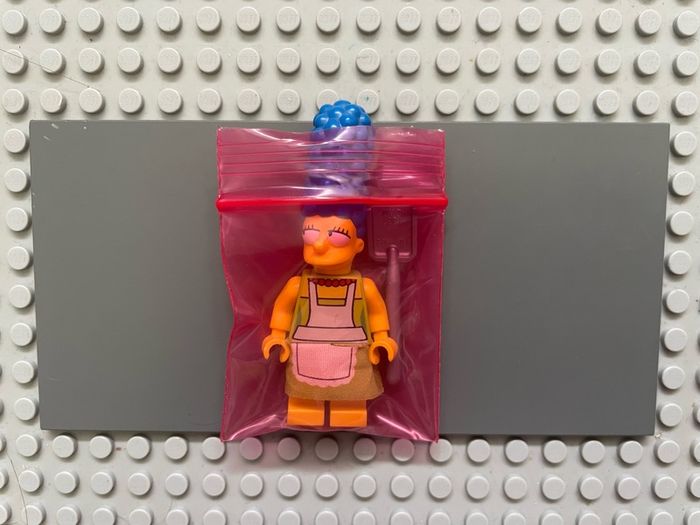 lego Simpsons sim002 Marge Simpson with Apron minifigure