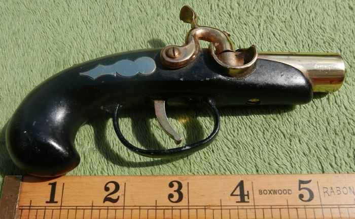 Vintage 1960s Japan Derringer Pistol Gun Lighter (it looks like it works)