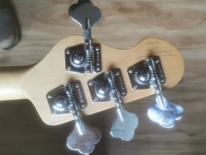 vintage reissue v96 bass