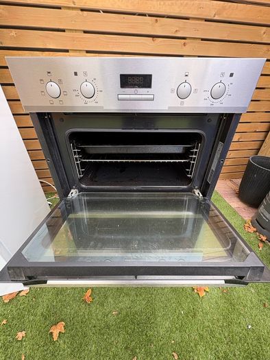 Oven/Microwave & Fridge