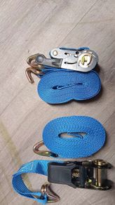 2 ratchet straps