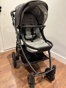 Uppababy Vista Stroller with lots of accessories