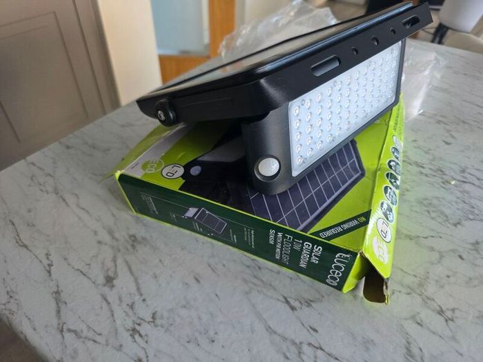 luceco solar floodlight