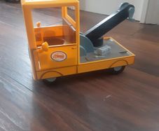 Danny Dog Pick up truck