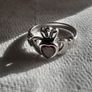 ladies silver claddagh ring Image 5