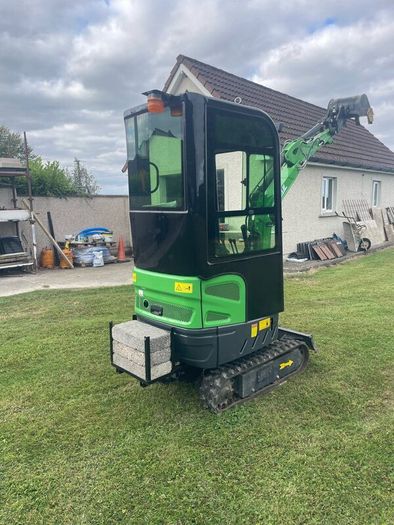 Mini digger. 1.2ton