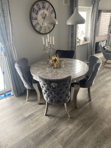 table whit 4 chairs quarz