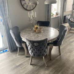 table whit 4 chairs quarz