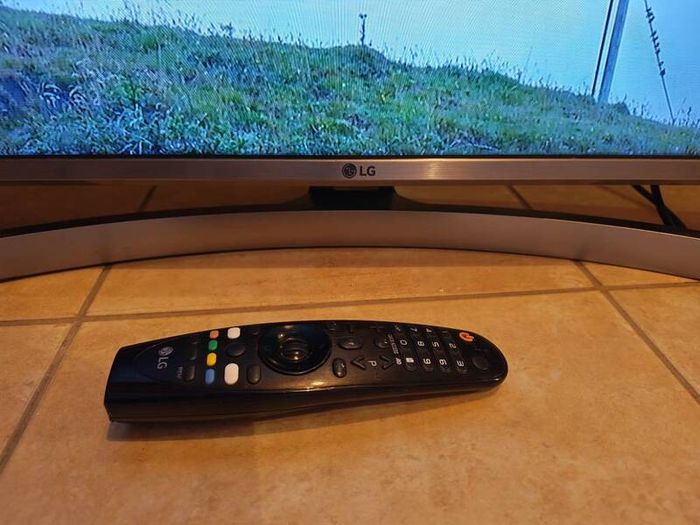 LG 50 inch 4K UHD Smart TV 50UK6950PLB Excellent Condition