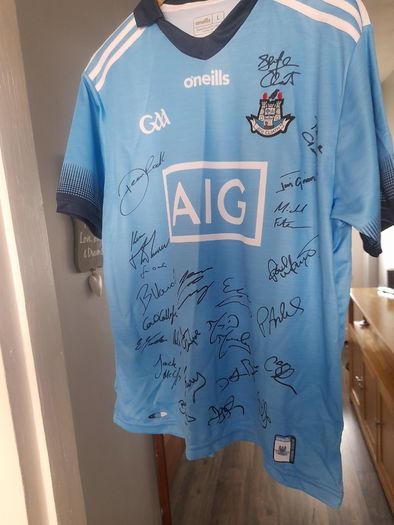 Dublin 5 in a row sign Jersey new unused