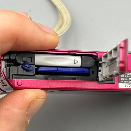 Sony DSC-W610 14.1MP Digital Camera Pink - Boxed - Full Kit