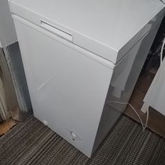 Chest freezer 60l  by essentials