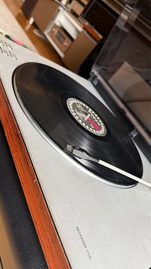 Bang Olufsen Beogram 1700 turntable