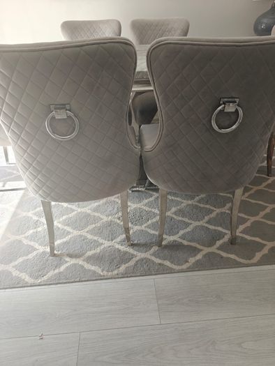Table & Chairs
