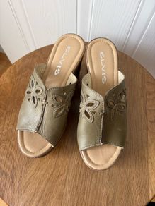 Olive green slide sandals EUR35