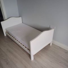 Cot/Toddler Bed with Mattress