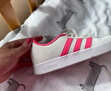 Adidas Girls runners - NEW