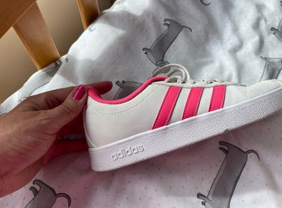 Adidas Girls runners - NEW