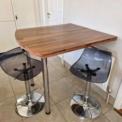 Breakfast counter and stools