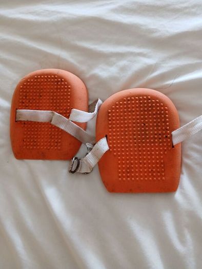 Heavy-Duty Rubber Work Knee Pads (Bright Orange)