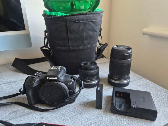 Canon R100