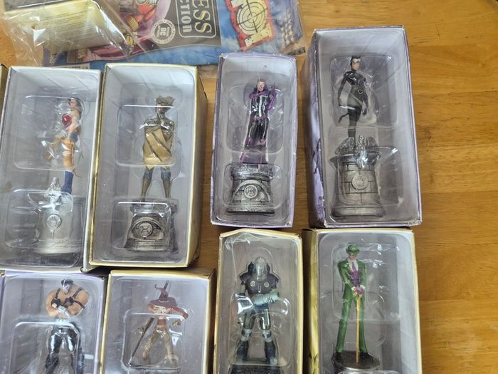 Eaglemoss DC Comics Chess Collection Figures Lot of 19 (With Deadshot Magazine)