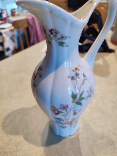 Lovely Vase Royal Porzellan Bavaria K P M Germany Handarbeit.