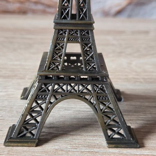 Eiffel Tower figurine and souvenir model