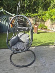 egg chair