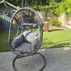 egg chair