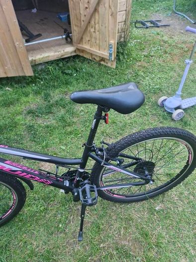 2 like new mountain bikes 150 for males bike 100 for smaller bike