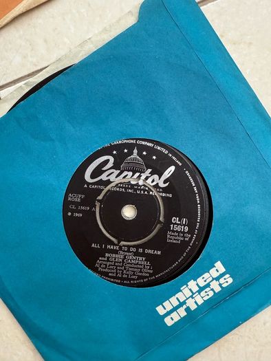Vinyl bundle of 45rpm's including Cat Stevens, Gilbert O'Sullivan and Harry Belafonte
