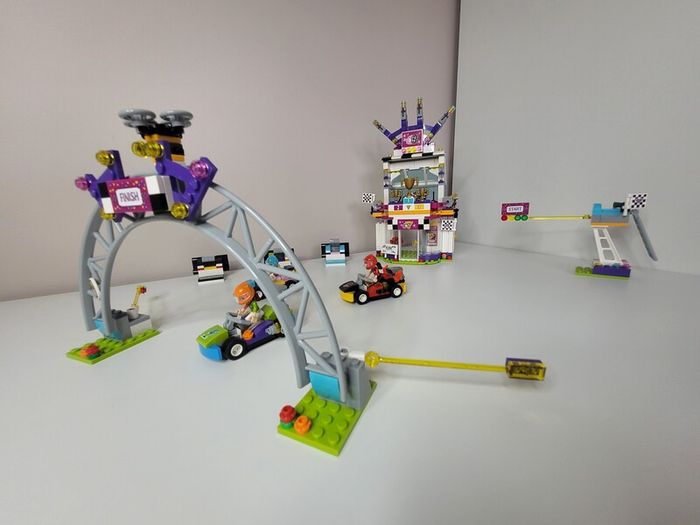 LEGO Friends 41352 The Big Race Day