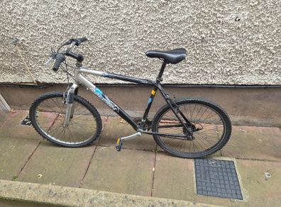Raleigh SR SUNTOUR - Airlite Aluminium Technology.  21 Speed Bicycle. Shimano Tourney Gears.