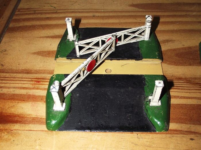 Hornby Dublo:  Level Crossing X 2