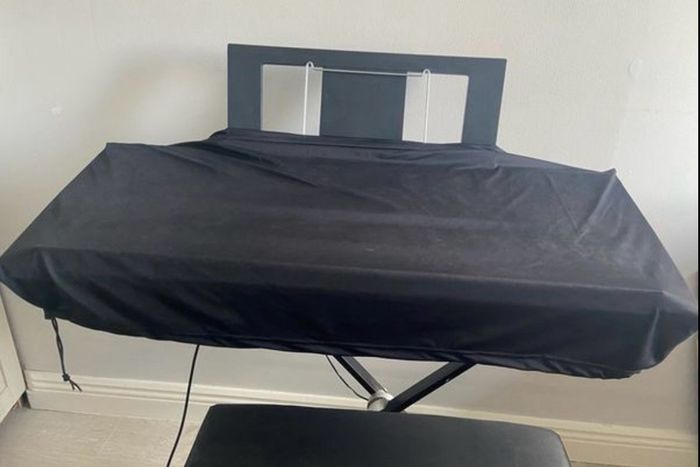 Yamaha Psr E353 digital keyboard with stand